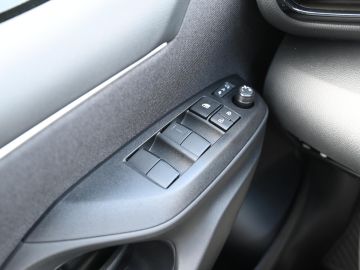Mazda 2 Hybrid