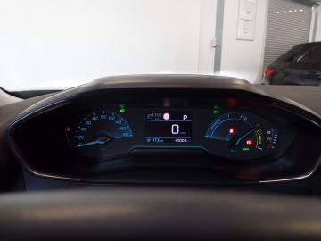 Peugeot E-2008