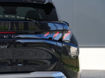 Peugeot E-3008