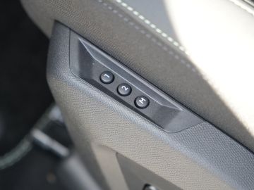 Peugeot E-3008