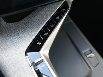 Peugeot E-3008