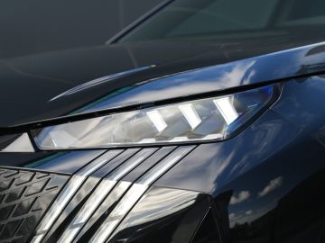 Peugeot E-3008