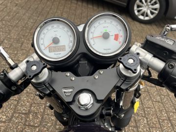 Triumph Thruxton 900