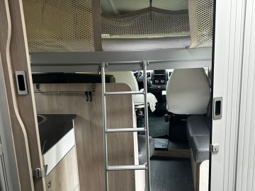 Chausson 718 XLB Zeer Goede Staat, 5 Persoons Op Kenteken, Queens Bed, Trekhaak, Fietsendrager Etc