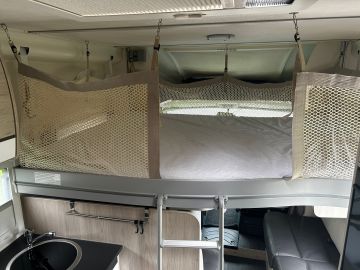 Chausson 718 XLB Zeer Goede Staat, 5 Persoons Op Kenteken, Queens Bed, Trekhaak, Fietsendrager Etc