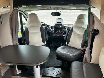 Chausson 718 XLB Zeer Goede Staat, 5 Persoons Op Kenteken, Queens Bed, Trekhaak, Fietsendrager Etc