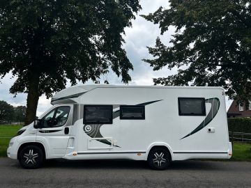 Chausson 718 XLB Zeer Goede Staat, 5 Persoons Op Kenteken, Queens Bed, Trekhaak, Fietsendrager Etc