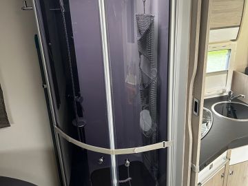 Chausson 718 XLB Zeer Goede Staat, 5 Persoons Op Kenteken, Queens Bed, Trekhaak, Fietsendrager Etc