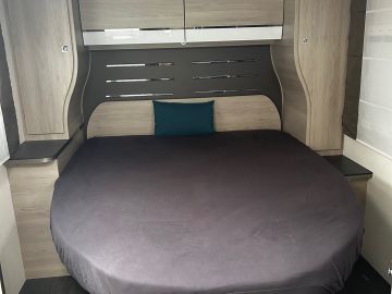 Chausson 718 XLB Zeer Goede Staat, 5 Persoons Op Kenteken, Queens Bed, Trekhaak, Fietsendrager Etc