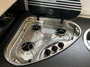 Chausson 718 XLB Zeer Goede Staat, 5 Persoons Op Kenteken, Queens Bed, Trekhaak, Fietsendrager Etc