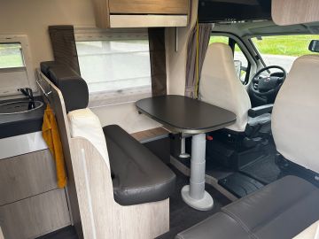 Chausson 718 XLB Zeer Goede Staat, 5 Persoons Op Kenteken, Queens Bed, Trekhaak, Fietsendrager Etc