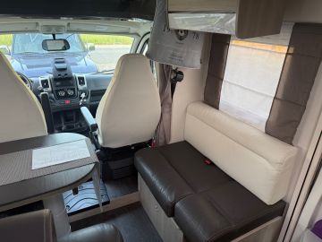 Chausson 718 XLB Zeer Goede Staat, 5 Persoons Op Kenteken, Queens Bed, Trekhaak, Fietsendrager Etc