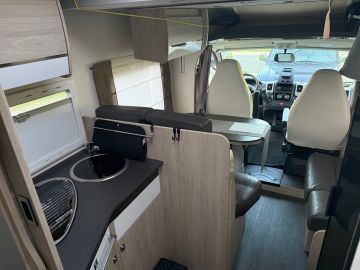 Chausson 718 XLB Zeer Goede Staat, 5 Persoons Op Kenteken, Queens Bed, Trekhaak, Fietsendrager Etc