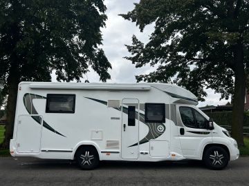 Chausson 718 XLB Zeer Goede Staat, 5 Persoons Op Kenteken, Queens Bed, Trekhaak, Fietsendrager Etc