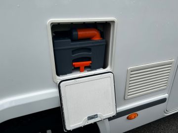 Chausson 718 XLB Zeer Goede Staat, 5 Persoons Op Kenteken, Queens Bed, Trekhaak, Fietsendrager Etc