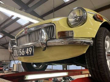 MG B