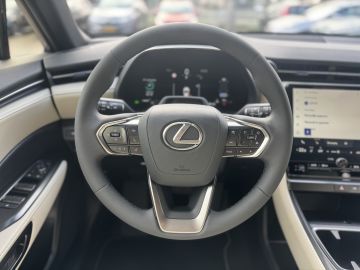 Lexus LBX
