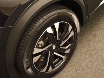 Peugeot E-2008