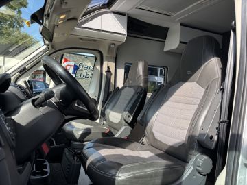 Adria TWIN 600 SPB SUPREME 9-TRAPS AUTOM. Standaard