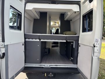 Adria TWIN 600 SPB SUPREME 9-TRAPS AUTOM. Standaard