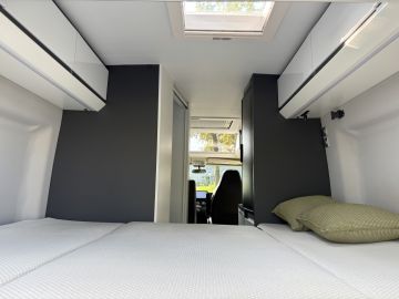 Adria TWIN 600 SPB SUPREME 9-TRAPS AUTOM. Standaard