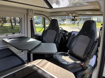 Adria TWIN 600 SPB SUPREME 9-TRAPS AUTOM. Standaard