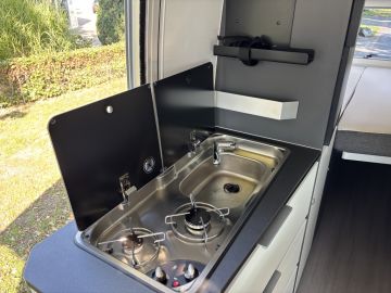 Adria TWIN 600 SPB SUPREME 9-TRAPS AUTOM. Standaard