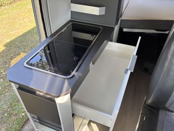 Adria TWIN 600 SPB SUPREME 9-TRAPS AUTOM. Standaard