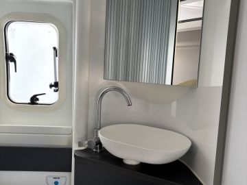 Adria TWIN 600 SPB SUPREME 9-TRAPS AUTOM. Standaard