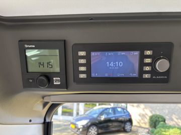 Adria TWIN 600 SPB SUPREME 9-TRAPS AUTOM. Standaard
