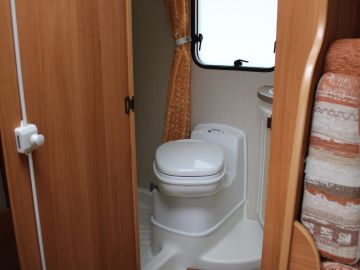 Chausson FLASH 03 M08 - Trekhaak - 6 Persoons - Cruise - Airco - Luifel - Fietsendrager - Rijklaar