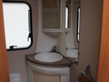 Chausson FLASH 03 M08 - Trekhaak - 6 Persoons - Cruise - Airco - Luifel - Fietsendrager - Rijklaar