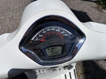 Vespa GTS 300 Super Sport HPE Inclusief Stuurslot In Nieuwstaat BTW