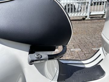 Vespa GTS 300 Super Sport HPE Inclusief Stuurslot In Nieuwstaat BTW