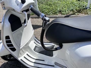 Vespa GTS 300 Super Sport HPE Inclusief Stuurslot In Nieuwstaat BTW