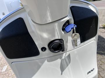 Vespa GTS 300 Super Sport HPE Inclusief Stuurslot In Nieuwstaat BTW