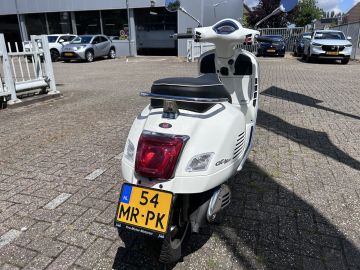 Vespa GTS 300 Super Sport HPE Inclusief Stuurslot In Nieuwstaat BTW