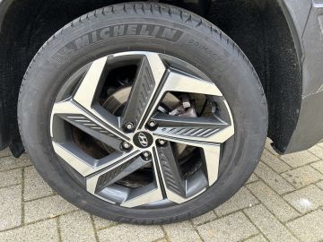 Hyundai TUCSON Hybrid