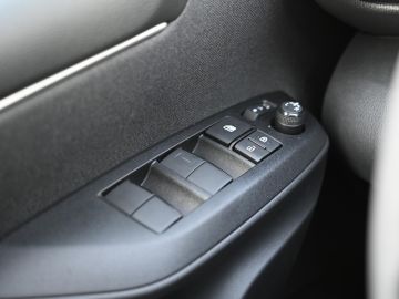 Mazda 2 Hybrid