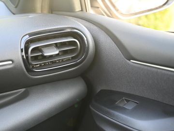 Mazda 2 Hybrid