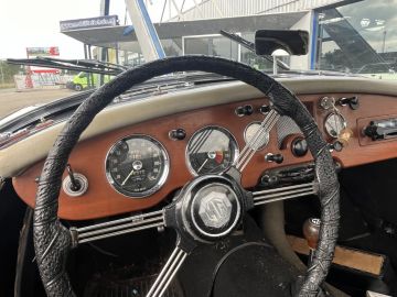 MG MGA